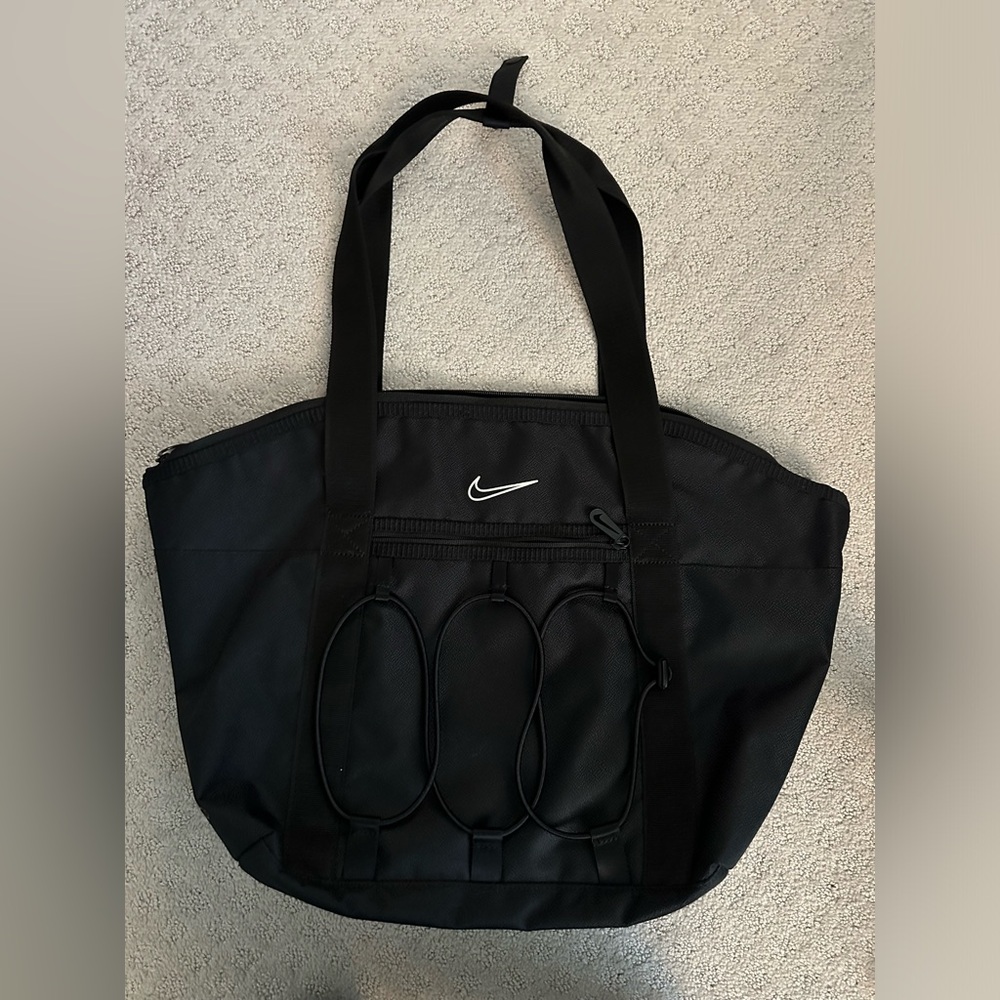 Nike One Women's Training Tote Bag (18L) in Black